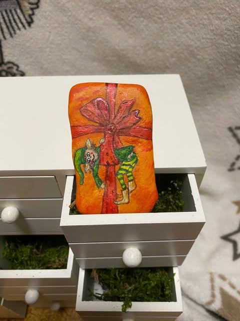 Decorative stone "Snailed it"