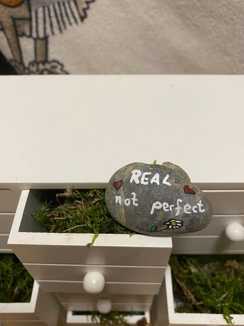 Decorative stone "Snailed it"